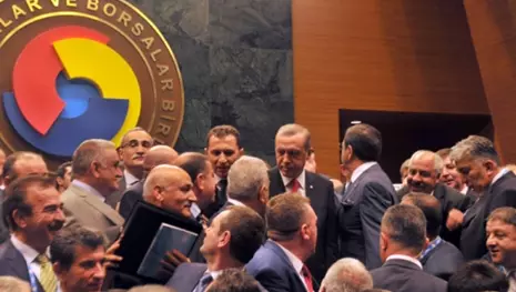 KSO Meclis Başkanı Tahir Şahin’e Hizmet Şeref Belgesi