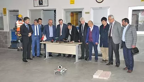 Liseli öğrencilerden askere kolaylık sağlayacak robot
