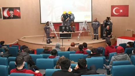 Sanayi çalışanlarına iş sağlığı ve güvenliği, tiyatro yoluyla anlatılıyor