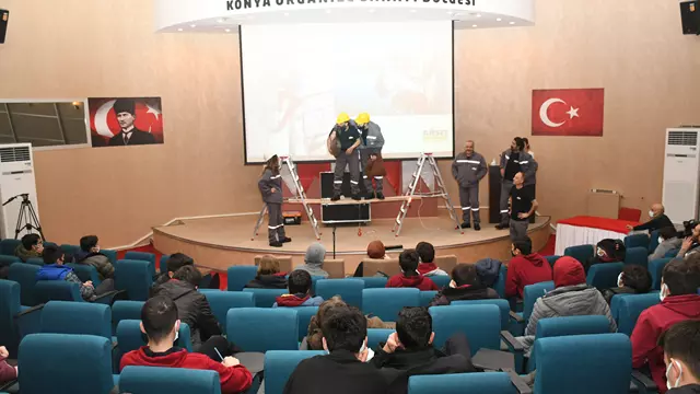TİYATRO 1.jpg