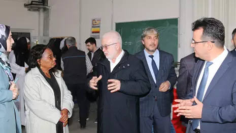 Kamerunlu Bakan’dan Pakpen MTAL’ye ziyaret