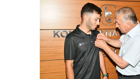 Genç bisiklet sporcusu Avrupa ikincisi oldu, KSO Başkanı Büyükeğen altın hediye etti